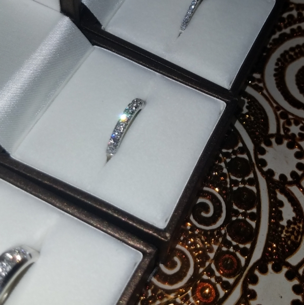 Diamond wedding band